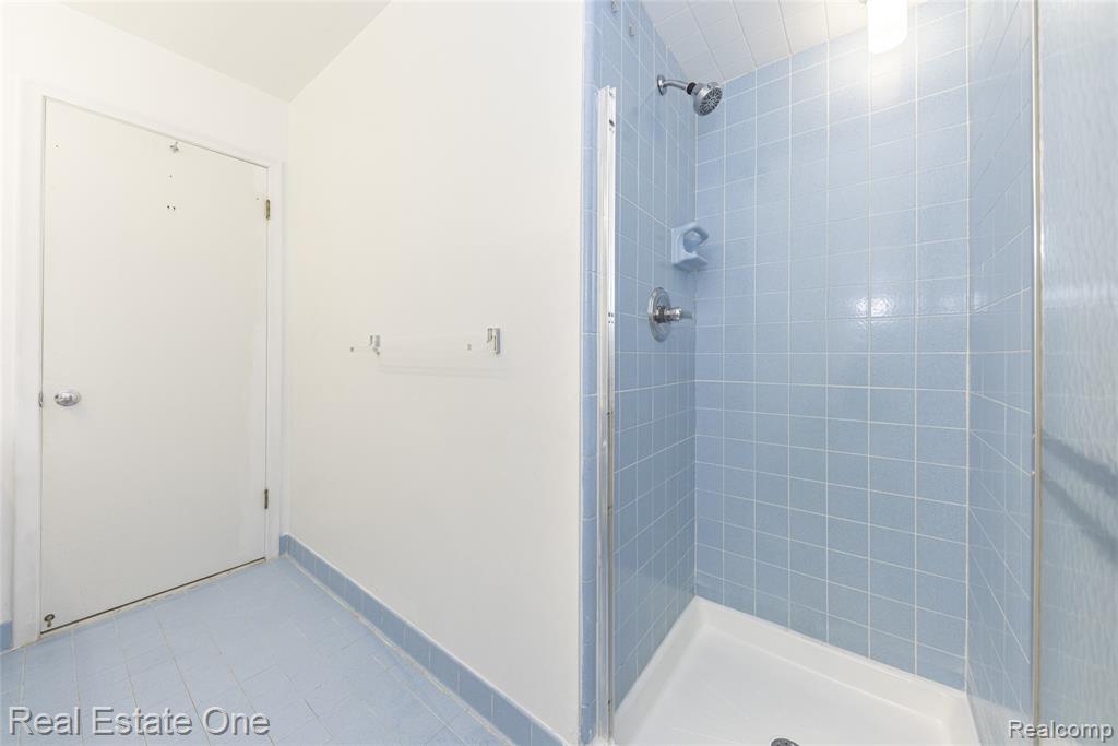 27630 W Echo Valley, 221, Farmington Hills, MI 48334 — Photo 38