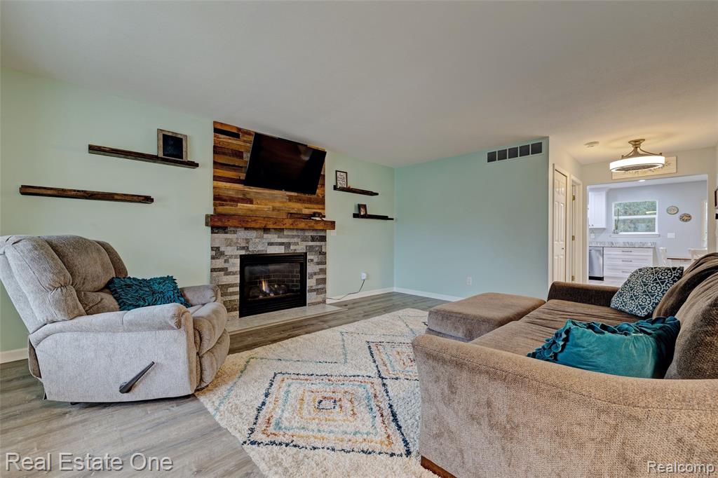 742 Marion Drive, Holly, MI 48442 — Photo 3