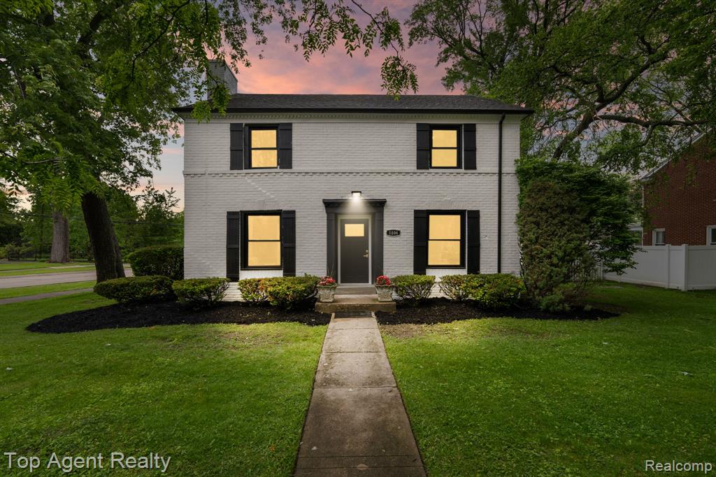 1894 Broadstone Road, Grosse Pointe Woods, MI 48236 — Photo 2