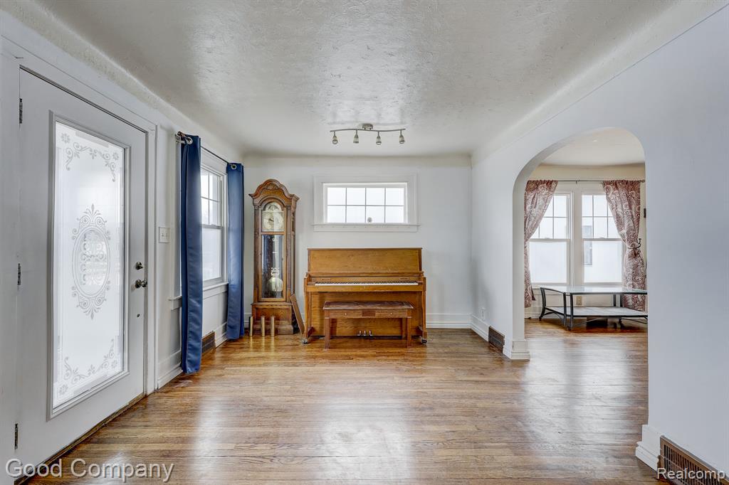 736 E Meyers Avenue, Hazel Park, MI 48030 — Photo 9