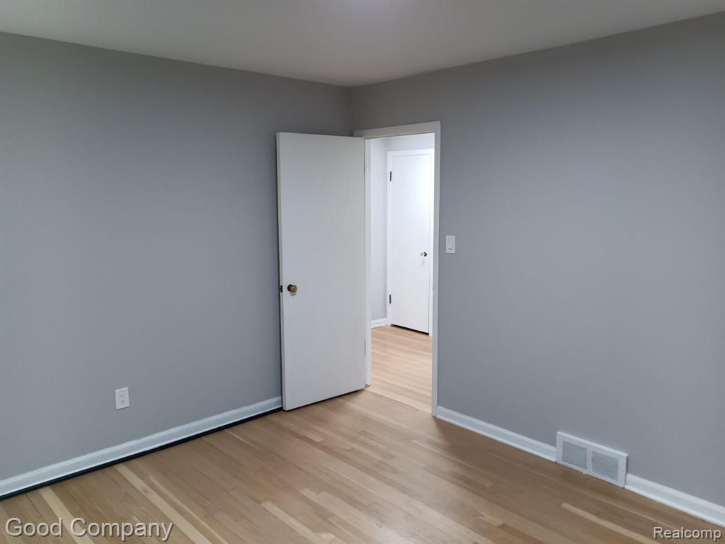 8400 OAK PARK Boulevard, Oak Park, MI 48237 — Photo 11