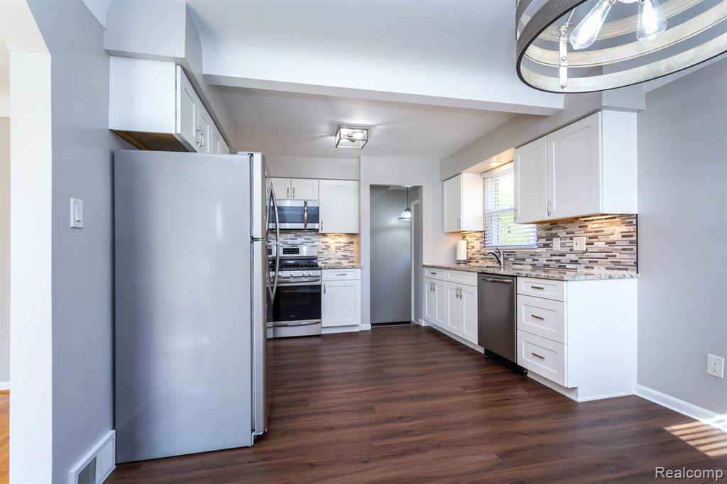 9648 STERLING Avenue, Allen Park, MI 48101 — Photo 9