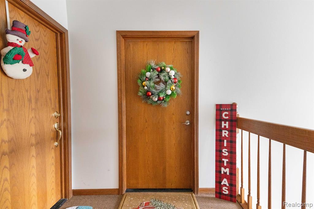 1305 HARBOUR Drive, 13, Trenton, MI 48183 — Photo 2