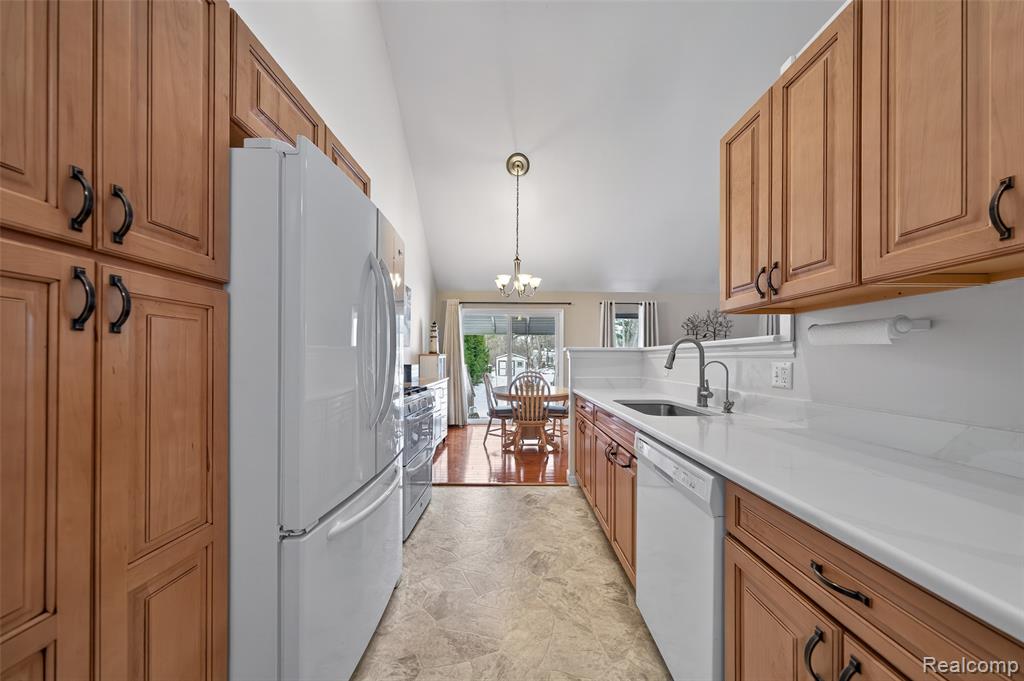 2311 Richwood Road, Auburn Hills, MI 48326 — Photo 8