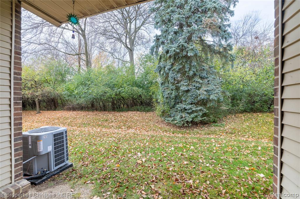 6600 Ridgefield Circle, West Bloomfield, MI — Photo 9