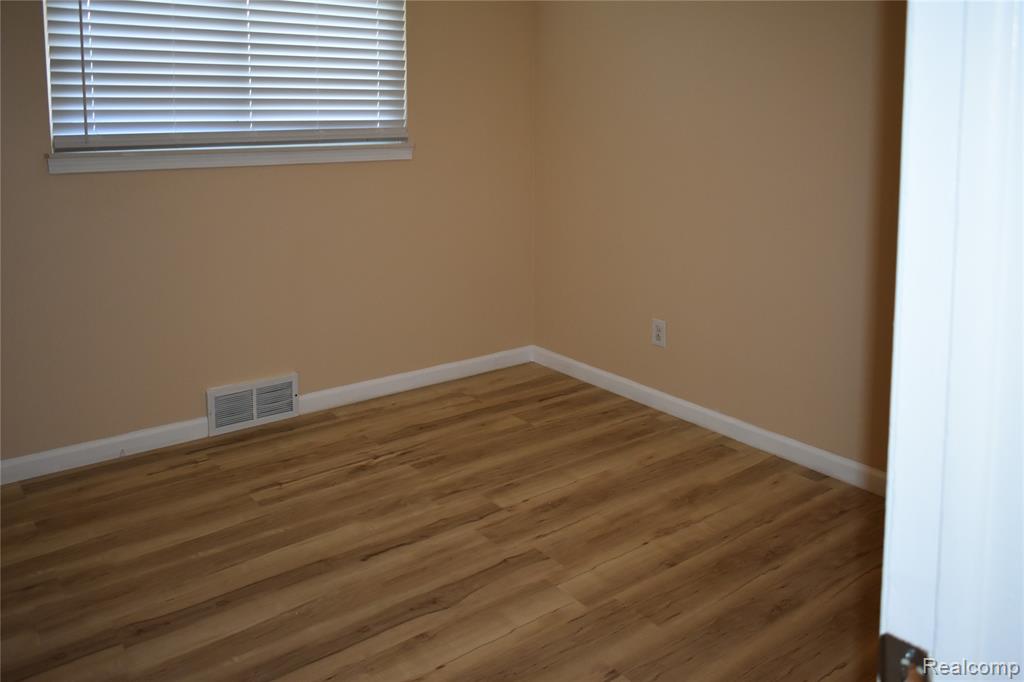 23825 Johnston Avenue, Eastpointe, MI 48021 — Photo 12