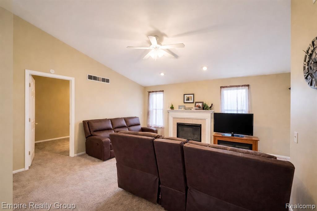 12330 Hickory E, Utica, MI 48315 — Photo 18