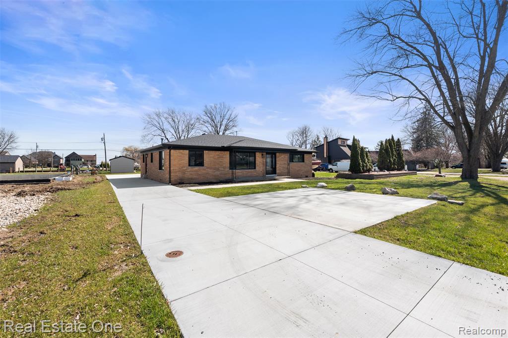 47900 Jefferson Avenue, Chesterfield, MI 48047 — Photo 4