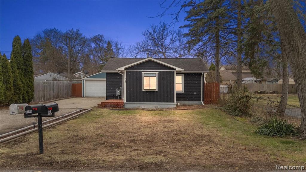 7243 Garvin, Waterford, MI 48329 — front exterior