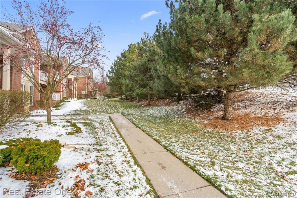 1818 Flagstone Circle, 34, Rochester, MI 48307 — Photo 4