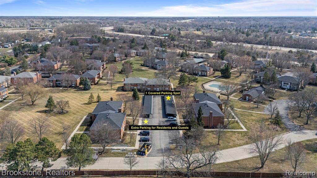 658 E FOX HILLS Drive, Bloomfield Hills, MI 48304 — Photo 32
