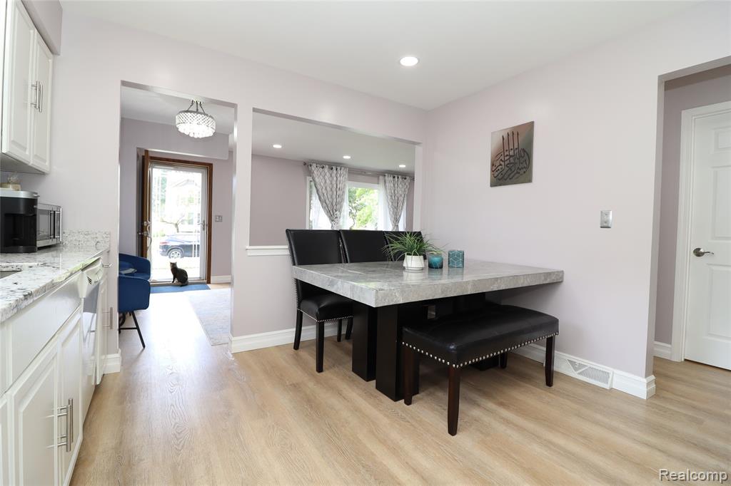 6840 N Silvery Lane, Dearborn Heights, MI 48127 — Photo 19