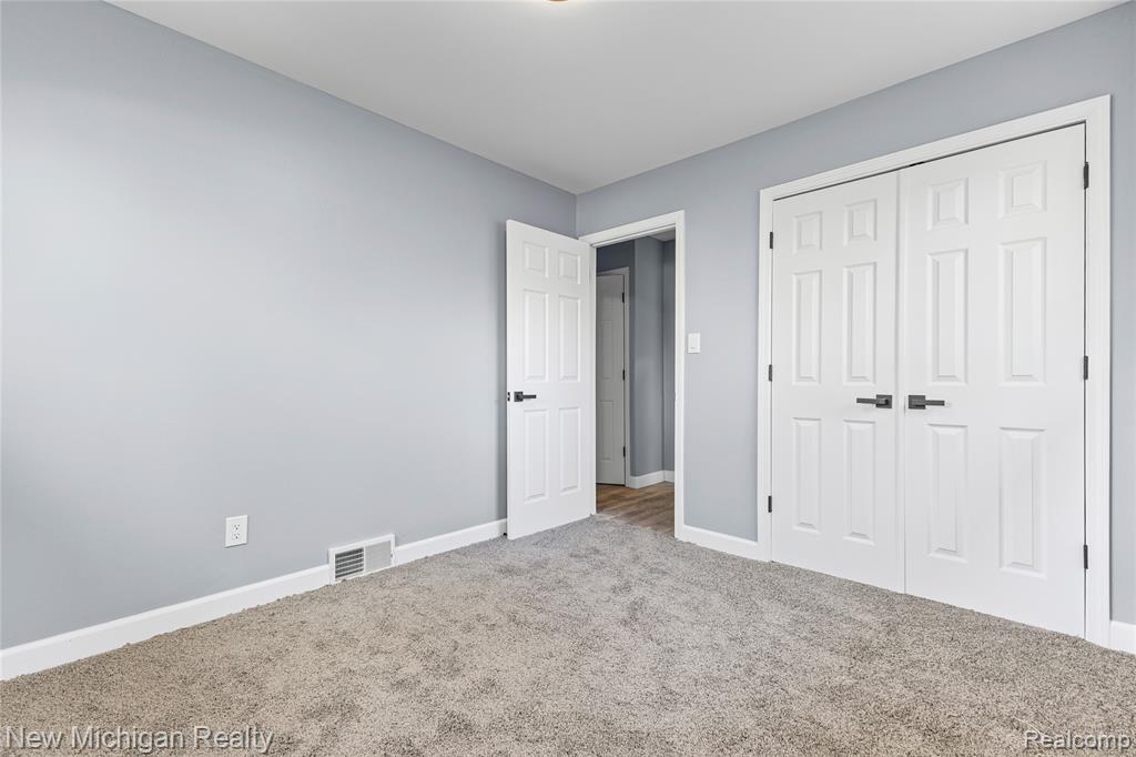 21901 Harding Street, Oak Park, MI 48237 — Photo 35