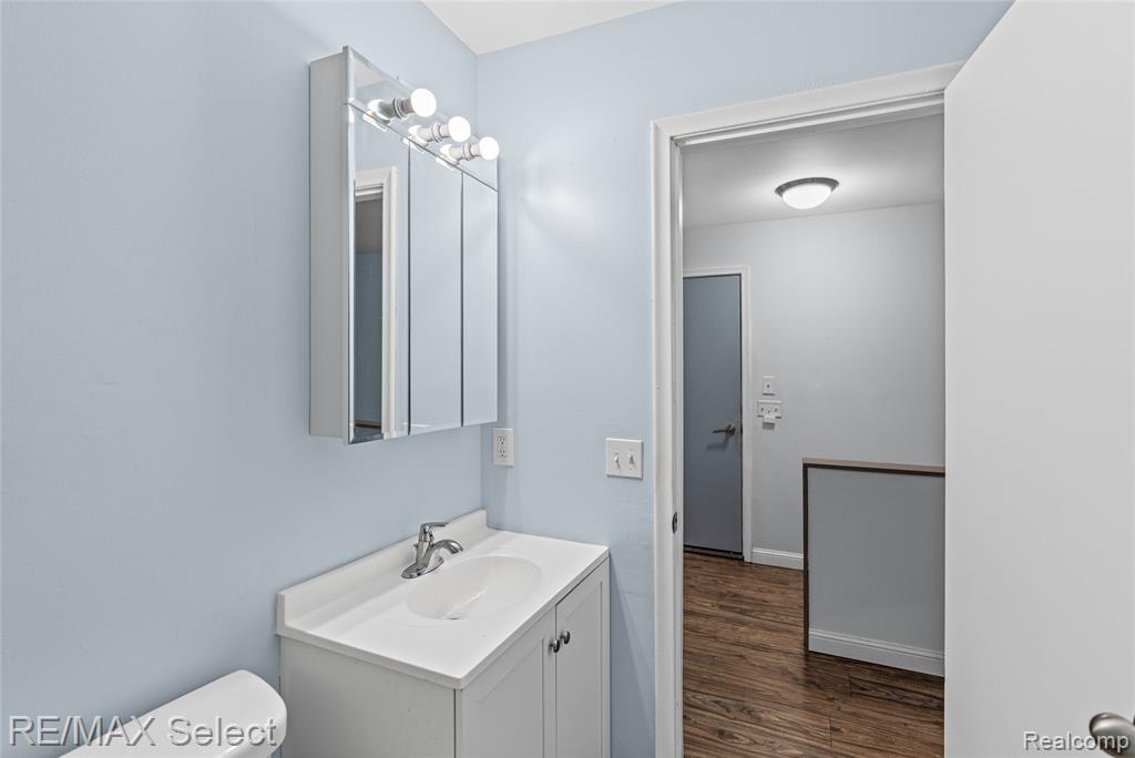 580 Oakbrook Circle, Flushing, MI 48433 — Photo 32