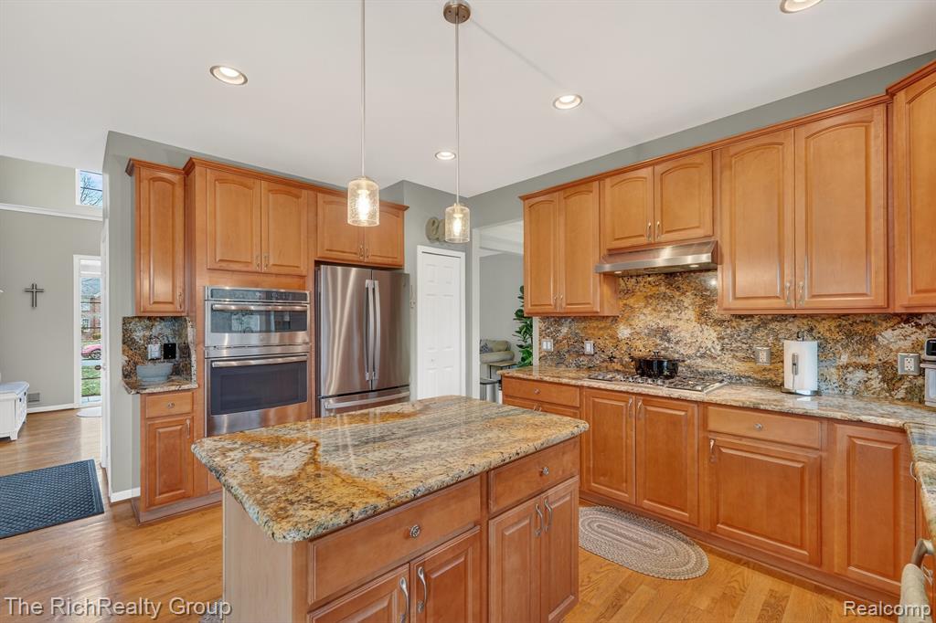 2227 Pine Bluffs Court, Highland, MI — Photo 7