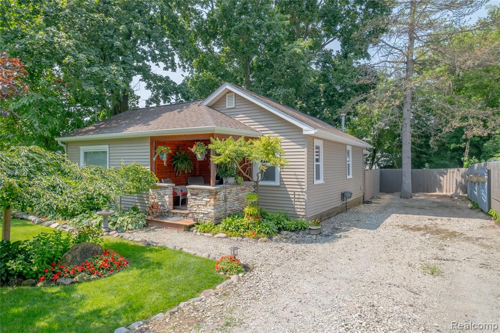 108 S Church Street, Byron, MI 48418 — Photo 2
