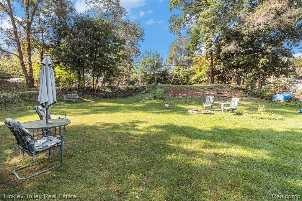 8576 COUNTRY CLUB Drive, Pinckney, MI 48169 — Photo 13
