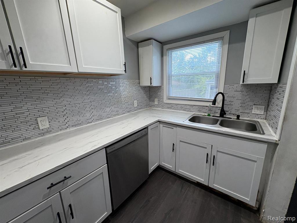 9965 ASBURY Park, Detroit, MI 48227 — Photo 8
