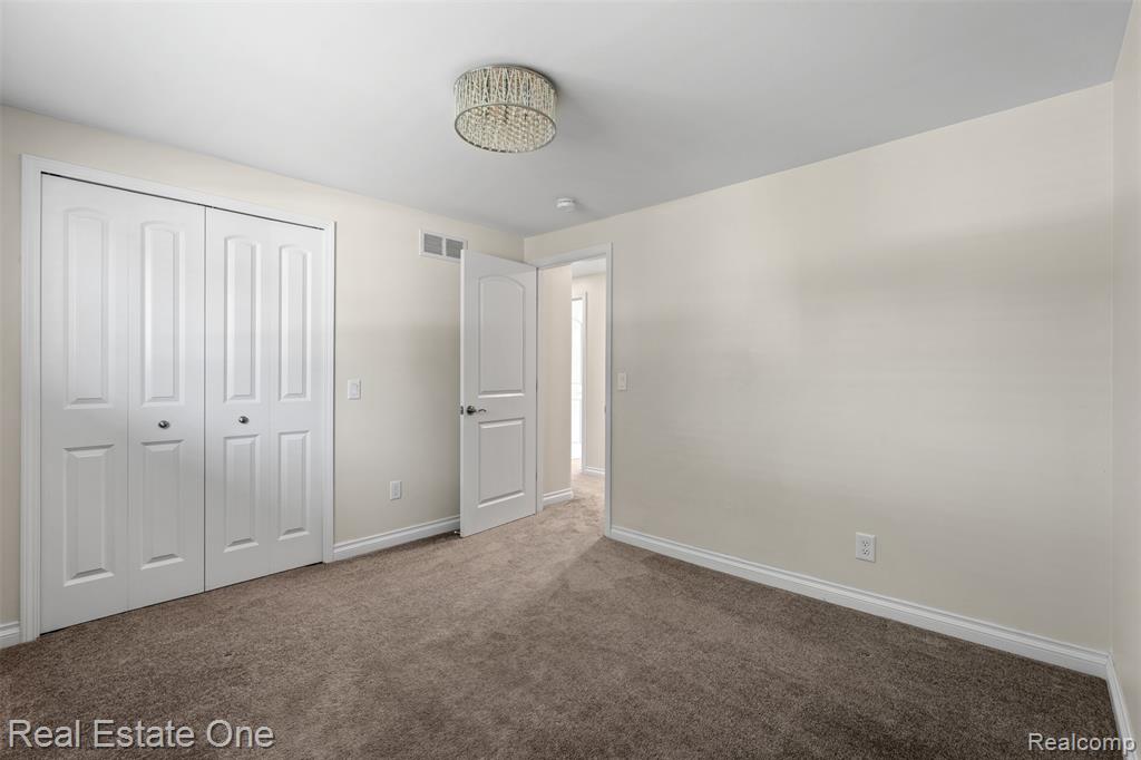 4090 Middlebury Drive, Troy, MI 48085 — Photo 36