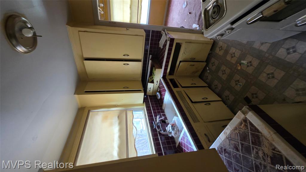 9338 Cheyenne Street, Detroit, MI 48228 — Photo 11