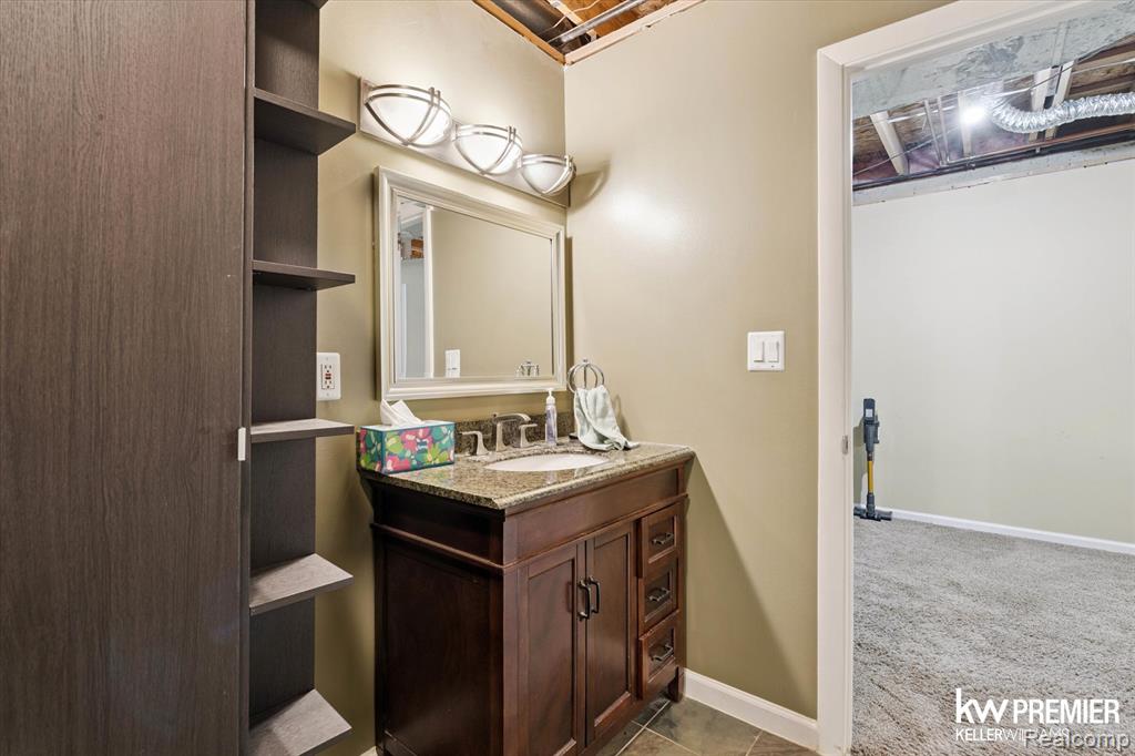 6421 Prairie Lawn Drive, Waterford, MI 48329 — Photo 29