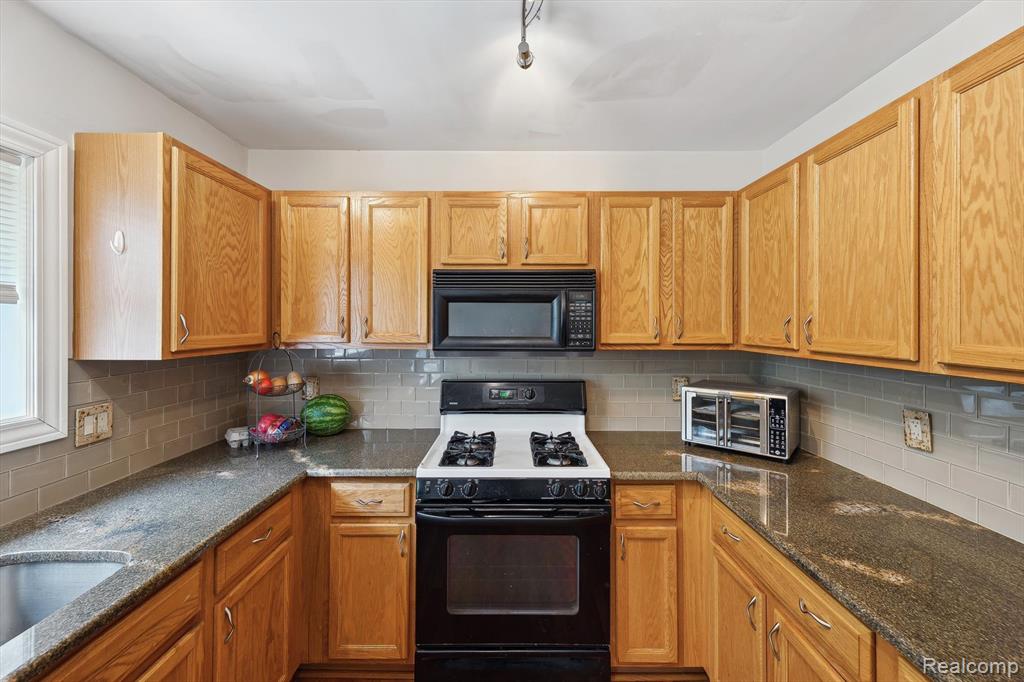 7366 MEADOW Lane, Ypsilanti, MI 48197 — Photo 13