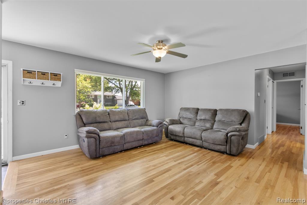 8439 Doncaster Drive, Sterling Heights, MI 48312 — Photo 6