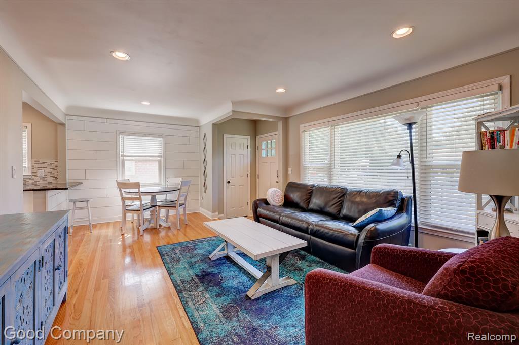703 E BLOOMFIELD Avenue, Royal Oak, MI 48073 — Photo 2