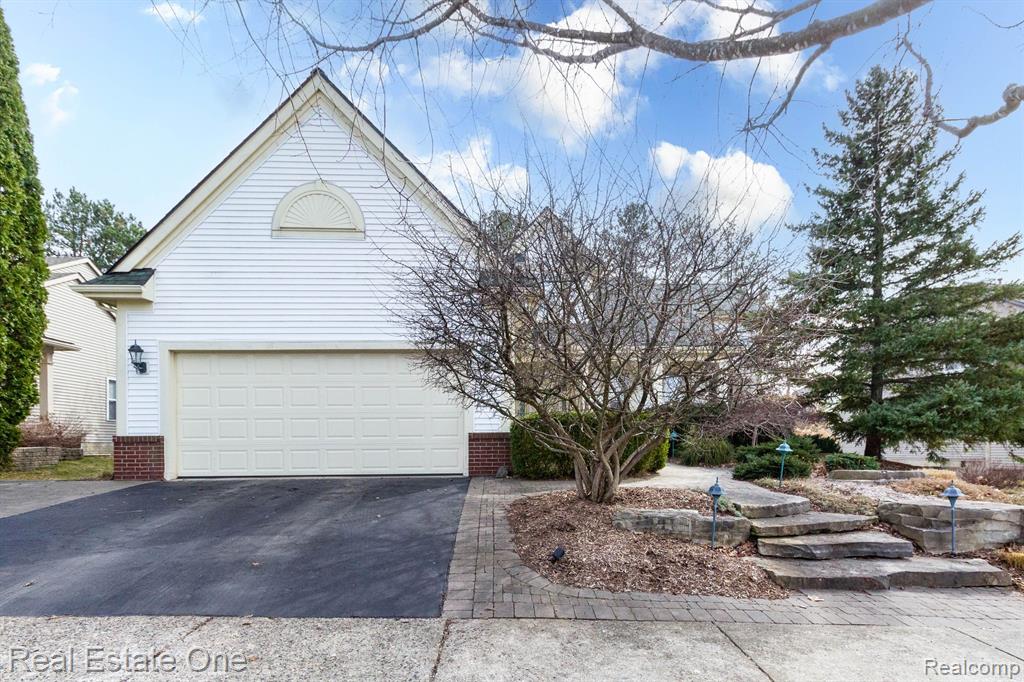 490 FRANKLIN LAKE Circle, Oxford, MI 48371 — Photo 2