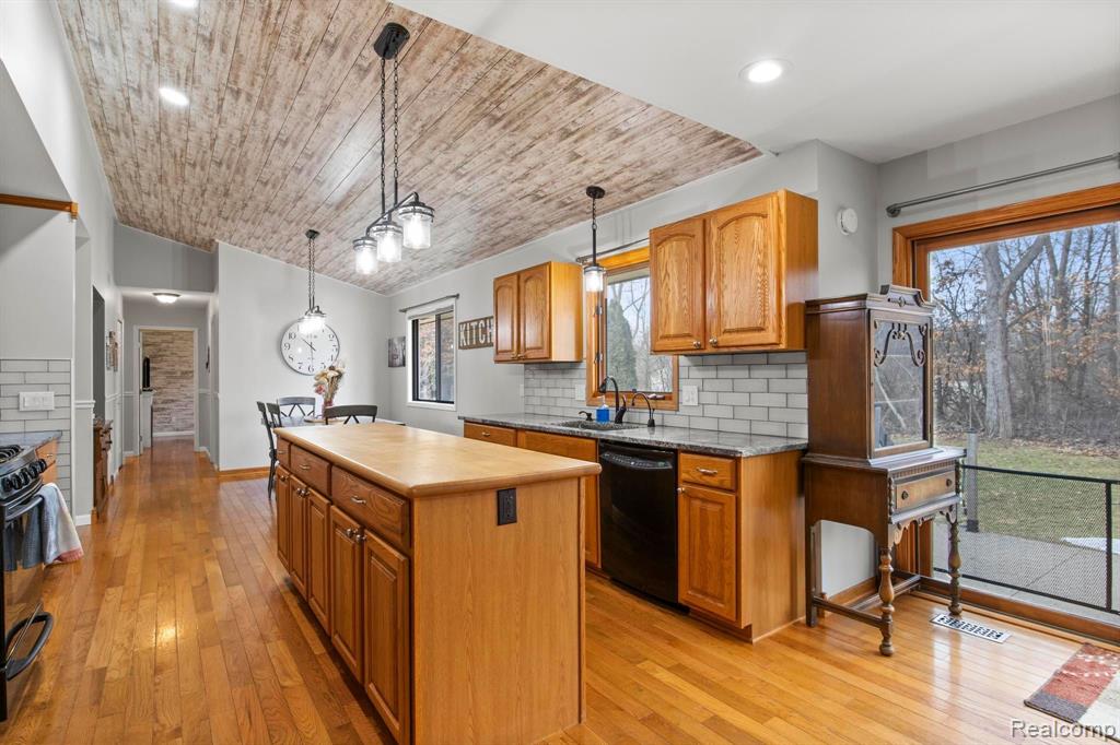 4025 PRESIDENTIAL Way, Highland, MI 48356 — Photo 44