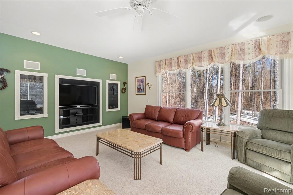 2215 Ridgemoor Court, Burton, MI 48509 — Photo 15