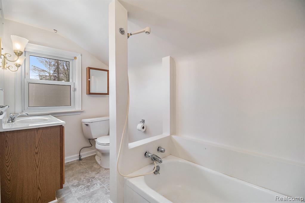 242 BROADWAY, Davisburg, MI 48350 — Photo 22