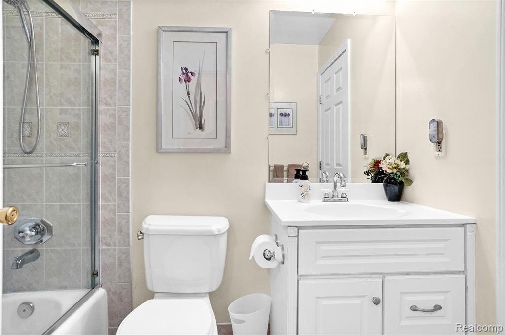 54286 Bradshaw Drive, New Baltimore, MI 48047 — Photo 20