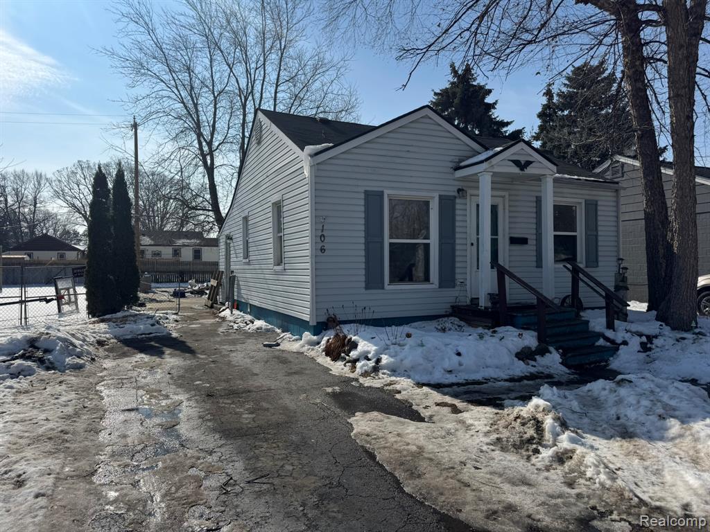 106 E Rutgers Avenue, Pontiac, MI 48340 — front exterior