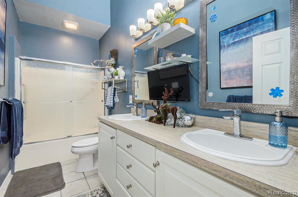 60742 11 Mile Road, South Lyon, MI 48178 — Photo 14