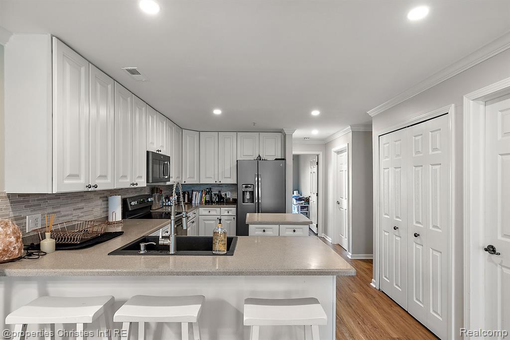 2554 WOODWARD Avenue, Detroit, MI 48201 — Photo 3