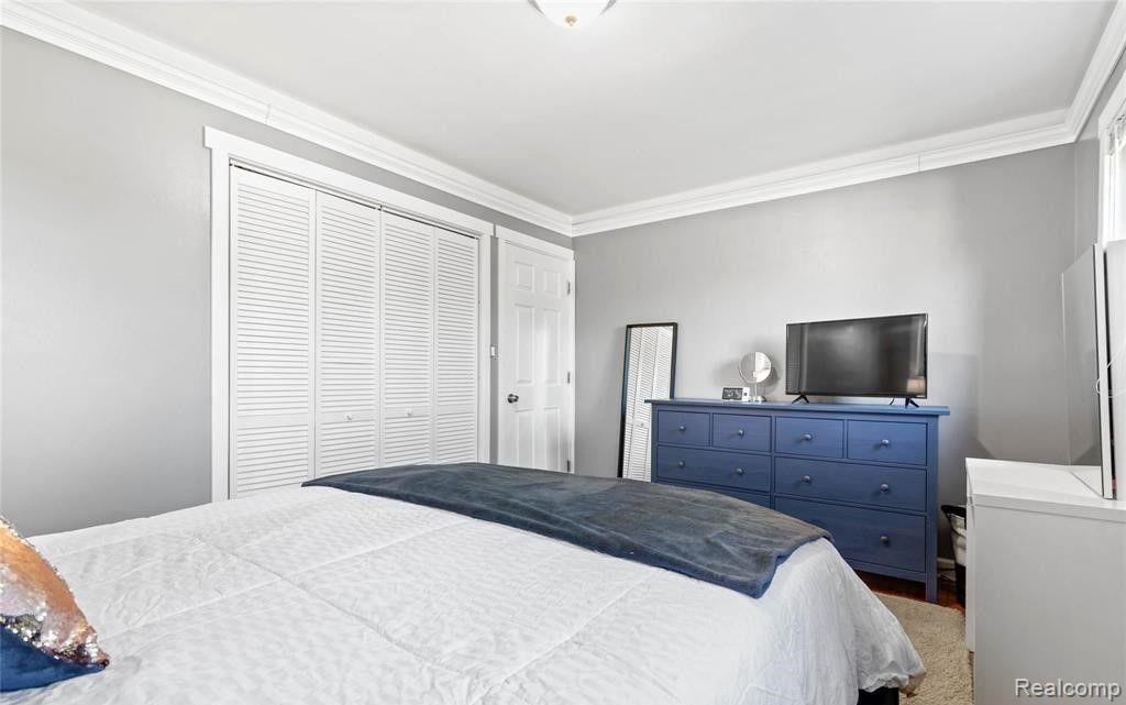 8484 BERWYN Street, Dearborn Heights, MI 48127 — Photo 12