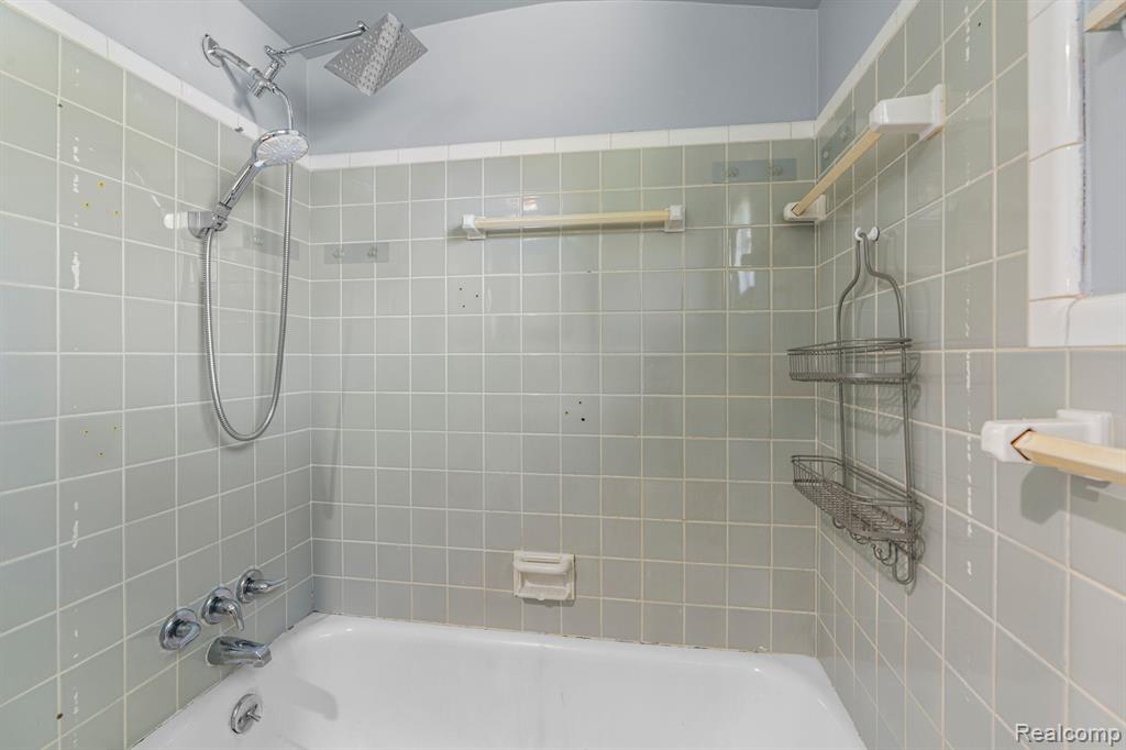 8631 WHITEFIELD Street, Dearborn Heights, MI 48127 — Photo 13