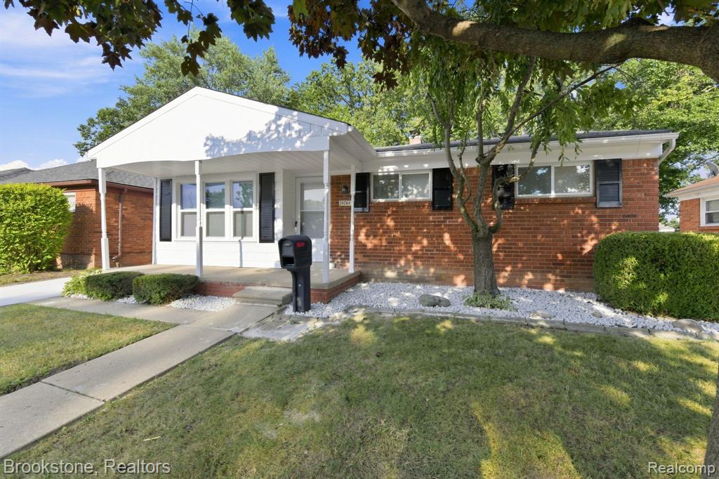 24264 Wilmot Avenue, Eastpointe, MI 48021