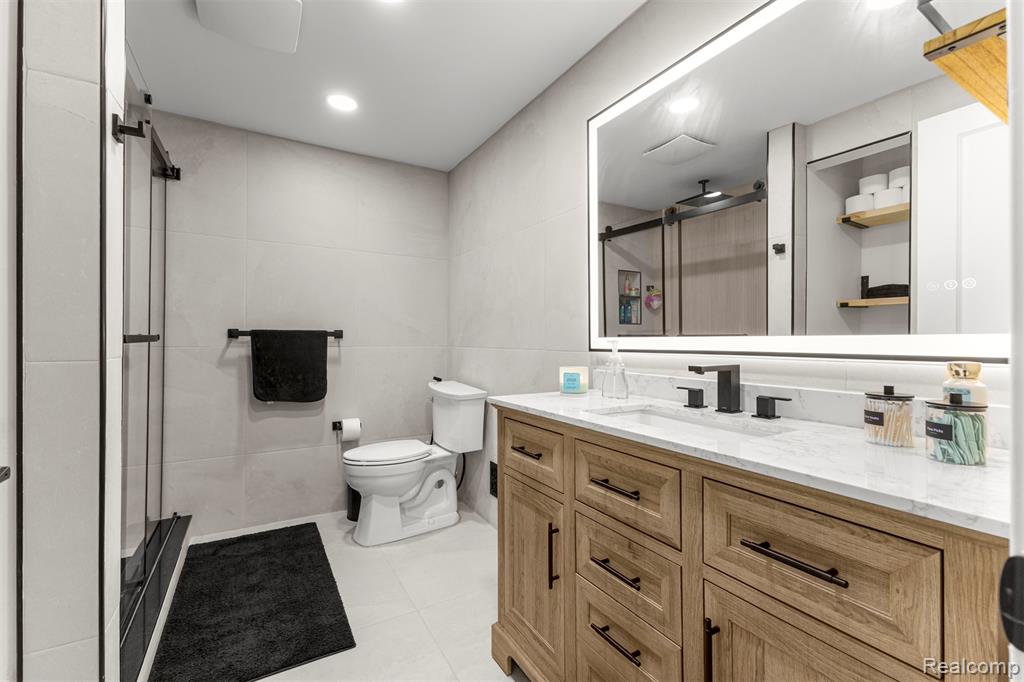 27020 Havelock Drive, Dearborn Heights, MI 48127 — Photo 44