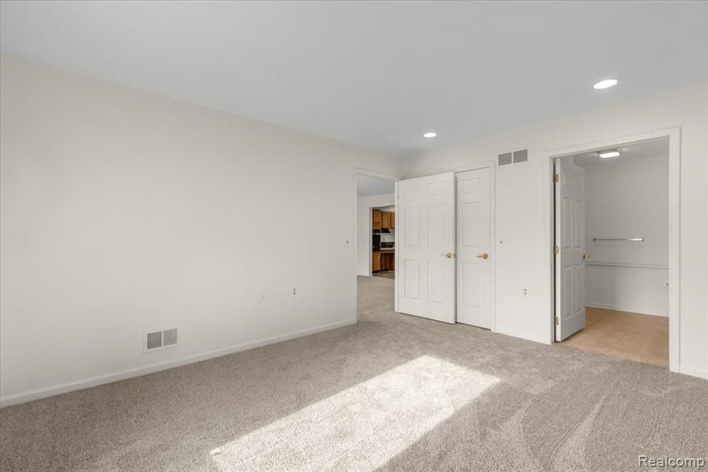 21374 MULBERRY Court, Farmington Hills, MI 48336 — Photo 8