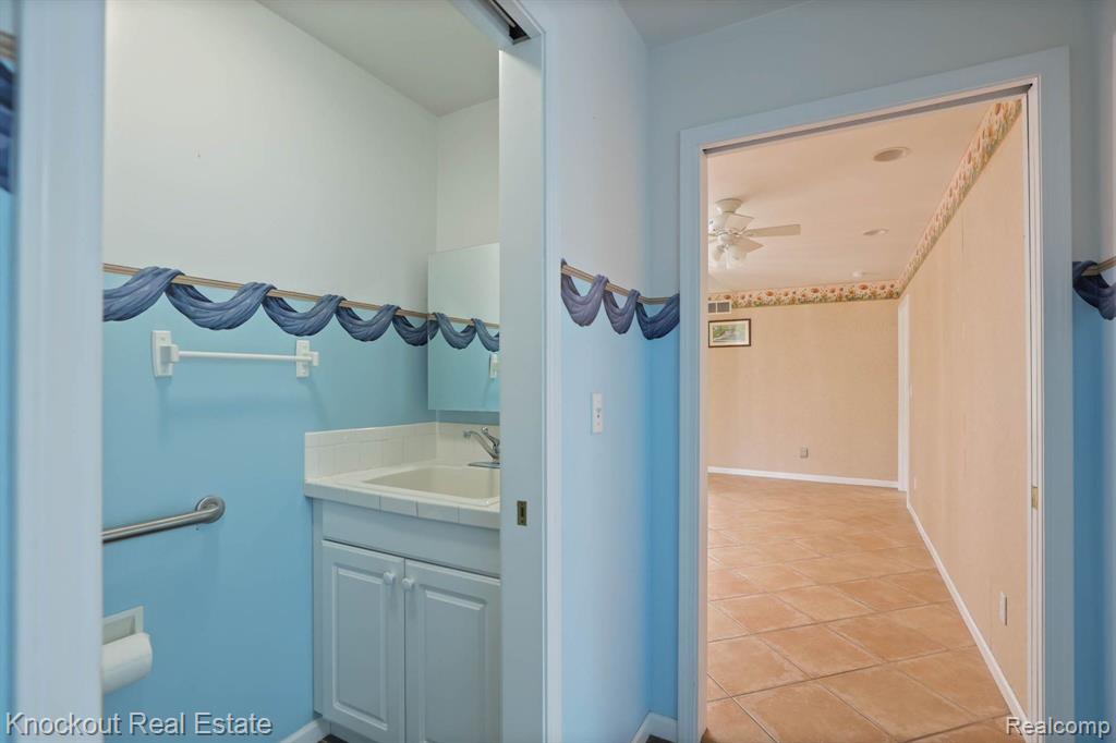 4887 CANTERBURY, Vassar, MI 48768 — Photo 31