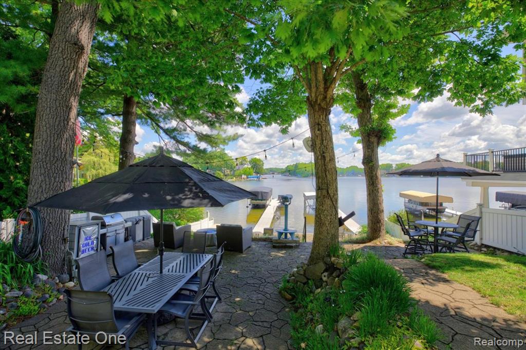 836 Pine Tree Road W, Lake Orion, MI 48362 — Photo 59