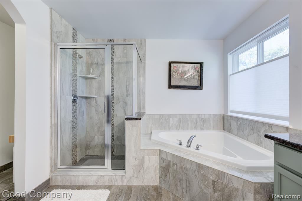 907 RIVERSTONE Court, Milford, MI 48381 — Photo 48