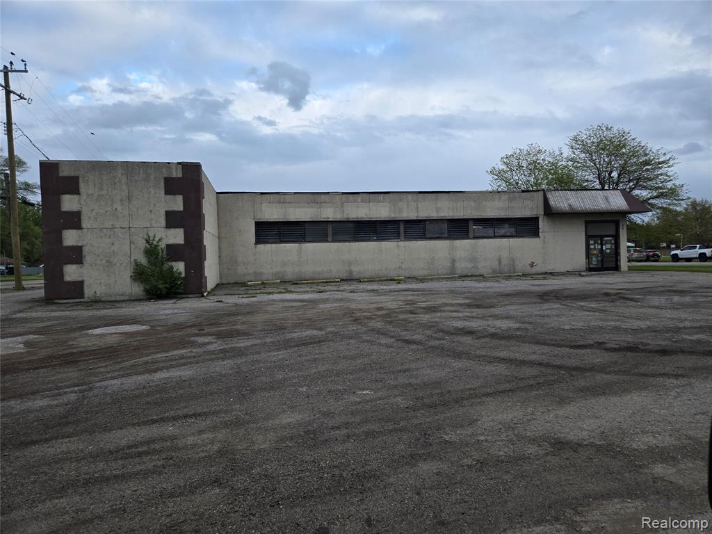 25814 Ecorse Road, Taylor, MI