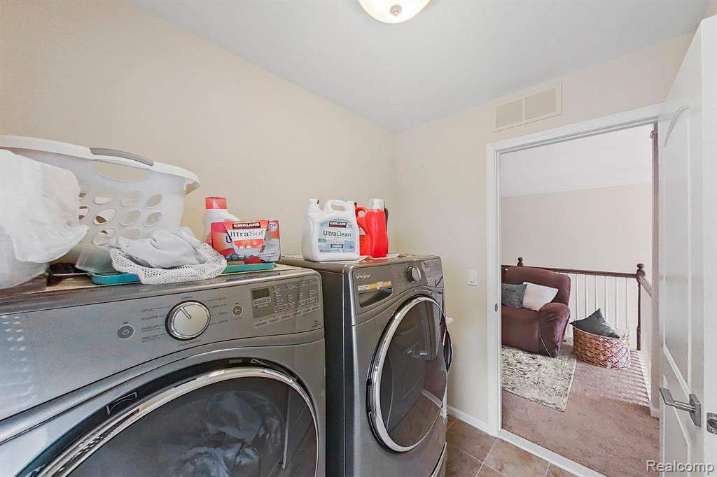 50736 SEVILLA Circle, Novi, MI — Photo 48