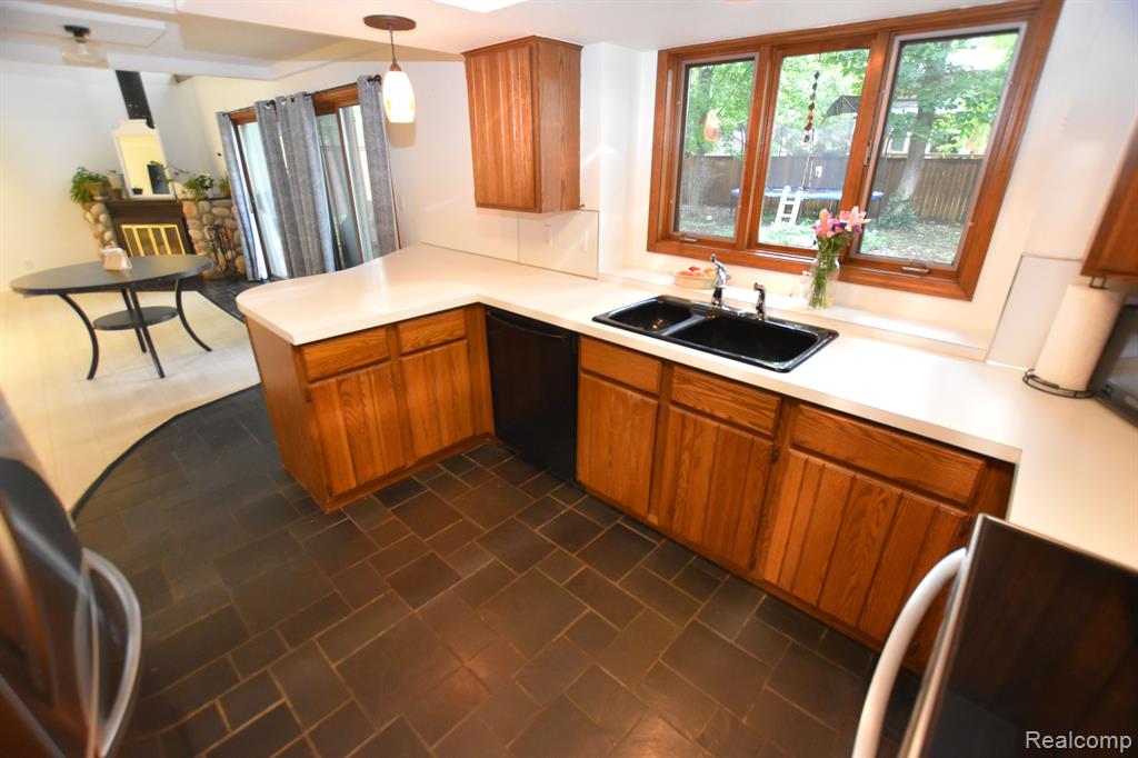 5168 WALDEN Drive, Swartz Creek, MI 48473 — Photo 3