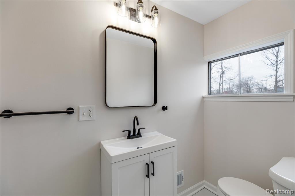 50 E NEVADA Street, Highland Park, MI 48203 — Photo 13
