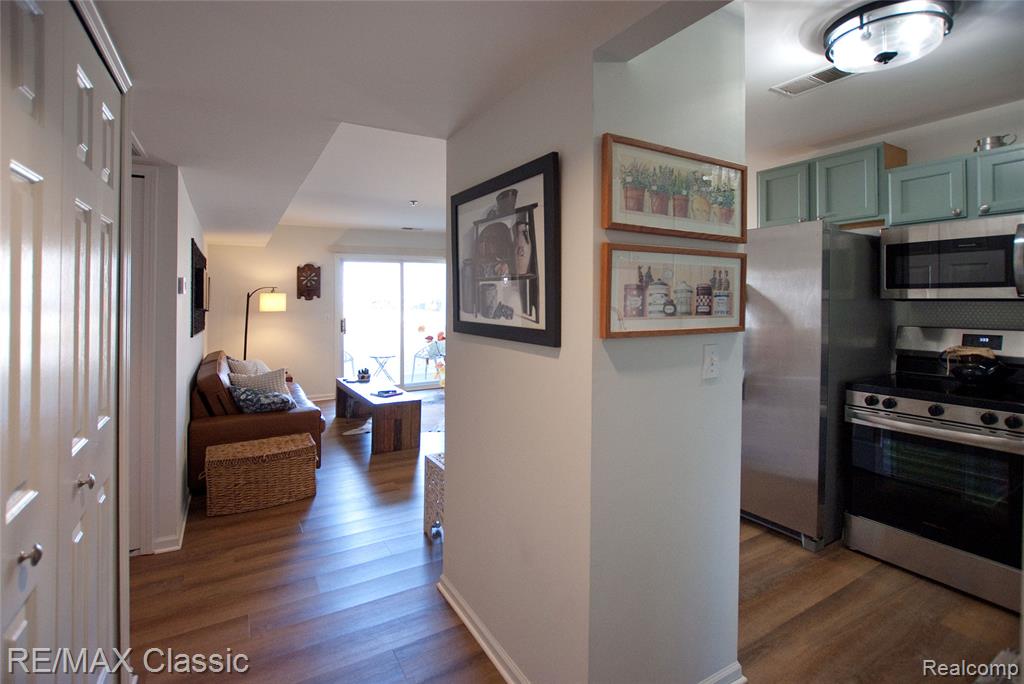 1155 S Lake Drive, 57, Novi, MI 48377 — Photo 5