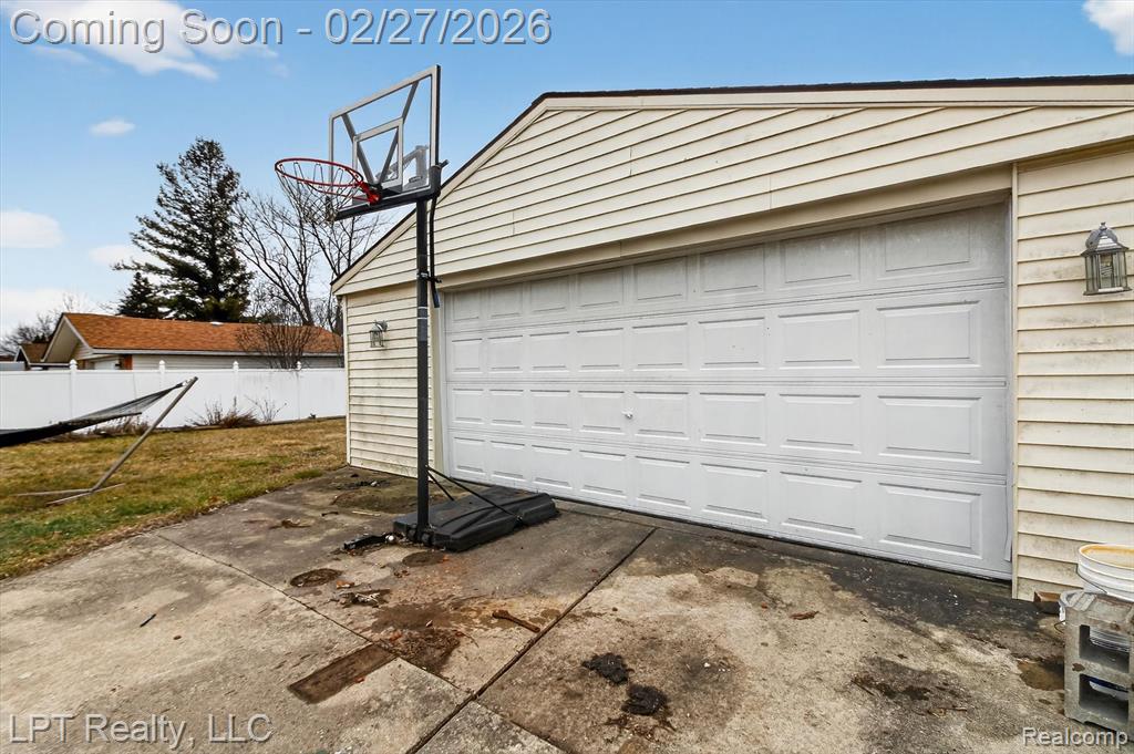 22507 Doncaster Avenue, Brownstown, MI 48193 — Photo 39